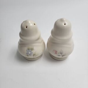 Pfaltzgraff Made In Mexico Porcelain Ivory Salt And Pepper Shakers‎